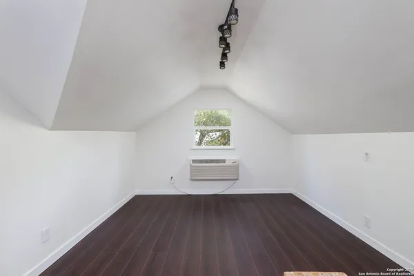 $2,750 | 418 West Rosewood Avenue, San Antonio, TX 78212