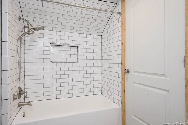 $2,750 | 418 West Rosewood Avenue, San Antonio, TX 78212