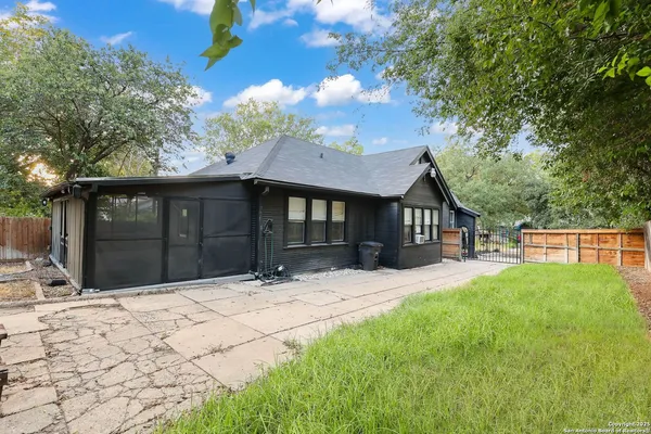 $2,750 | 418 West Rosewood Avenue, San Antonio, TX 78212