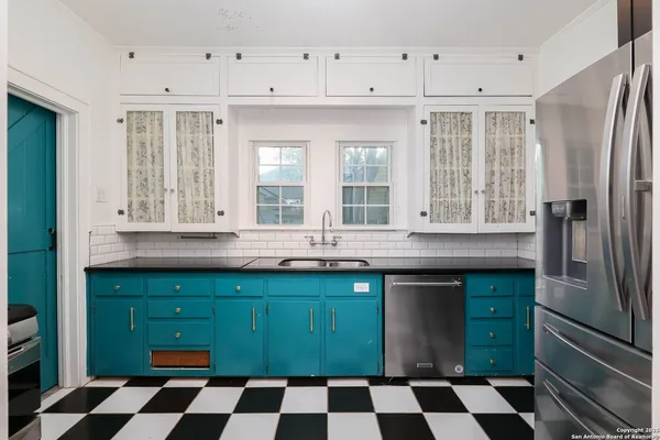 $2,750 | 418 West Rosewood Avenue, San Antonio, TX 78212