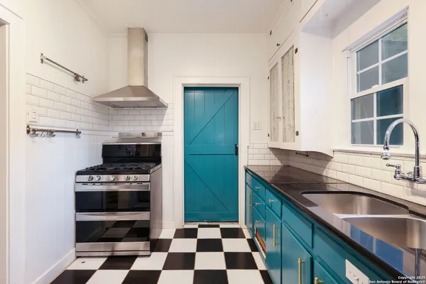 $2,750 | 418 West Rosewood Avenue, San Antonio, TX 78212