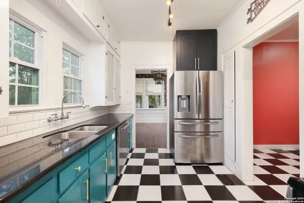 $2,750 | 418 West Rosewood Avenue, San Antonio, TX 78212