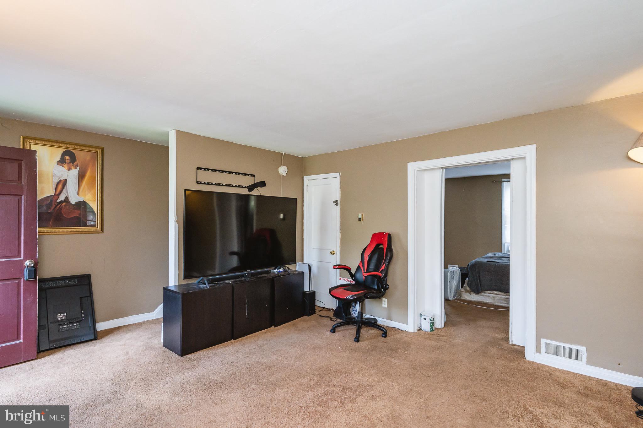 7533 Berkshire Road Baltimore, MD 21224 - Photo 5 of 35