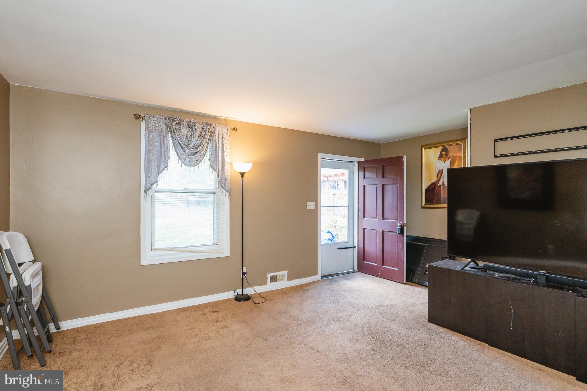 7533 Berkshire Road Baltimore, MD 21224 - Photo 6 of 35