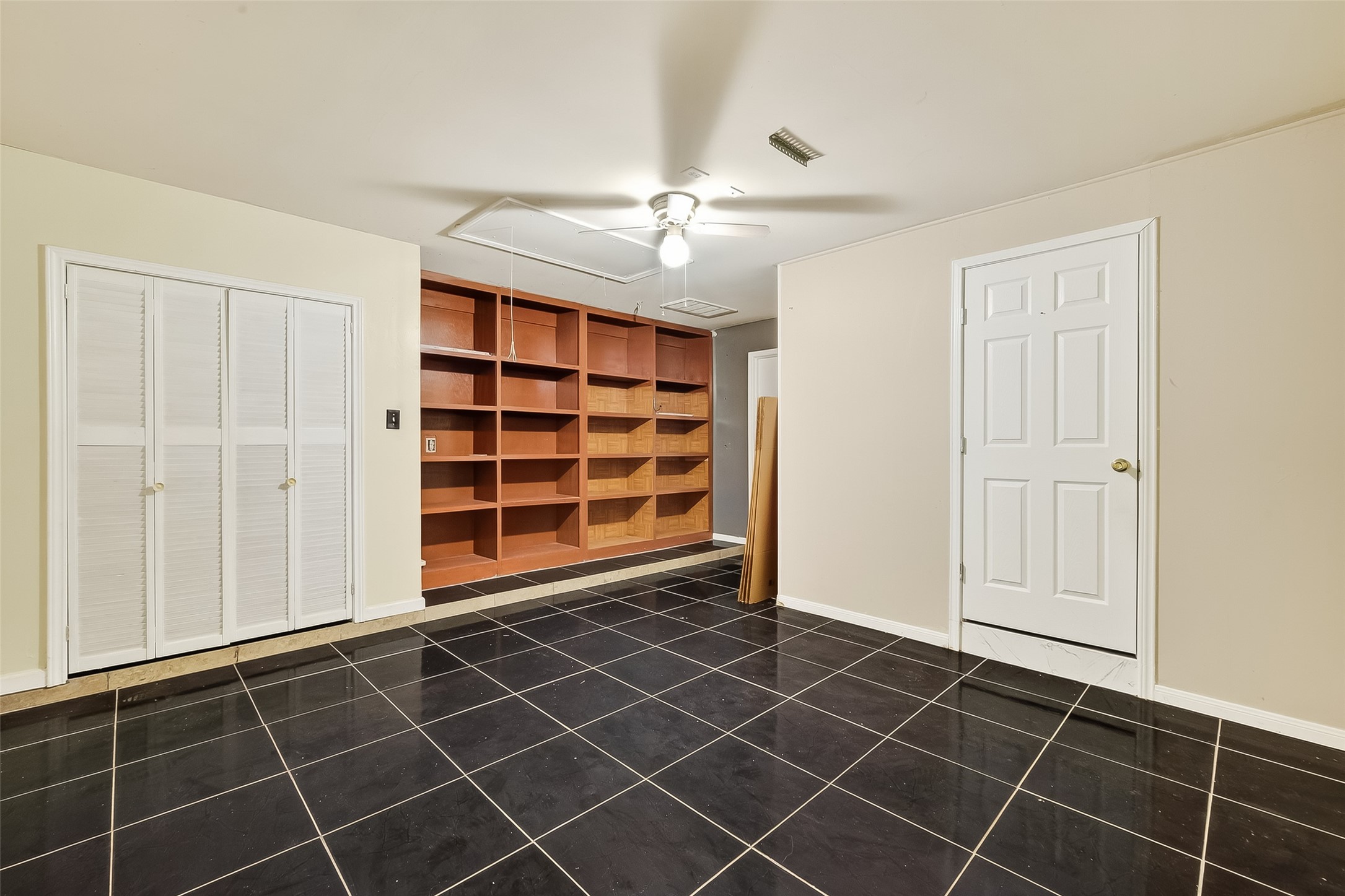 19322 Dawn Canyon Road Houston, TX 77084 - Photo 28 of 33 an empty room with a empty space and windows