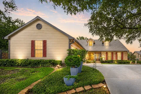 $532,000 | 303 Longview Drive, Sugar Land, TX 77478