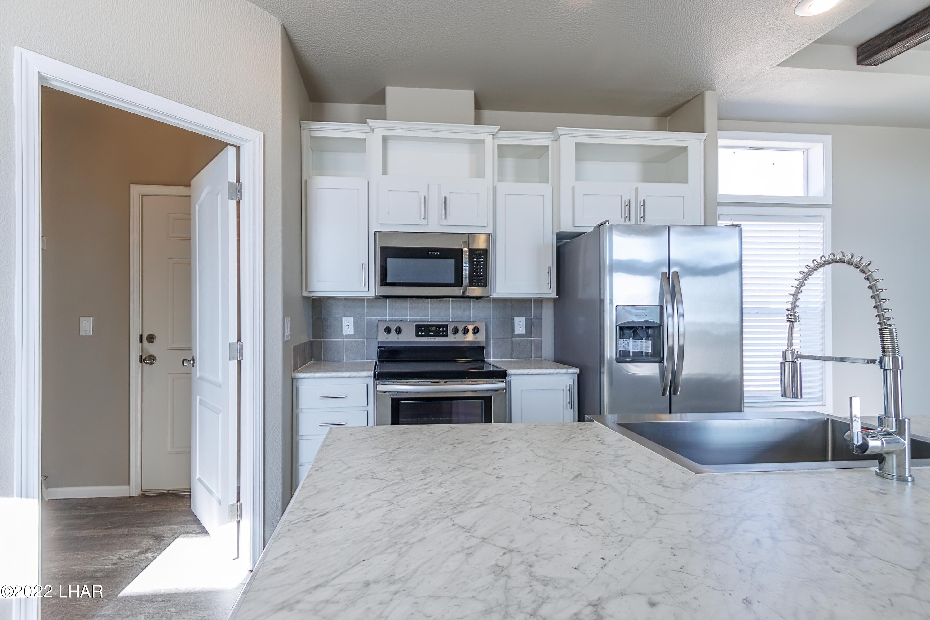 10739 South Paradise Trails Road Yucca, AZ 86438 - Photo 17 of 26 INT (7)