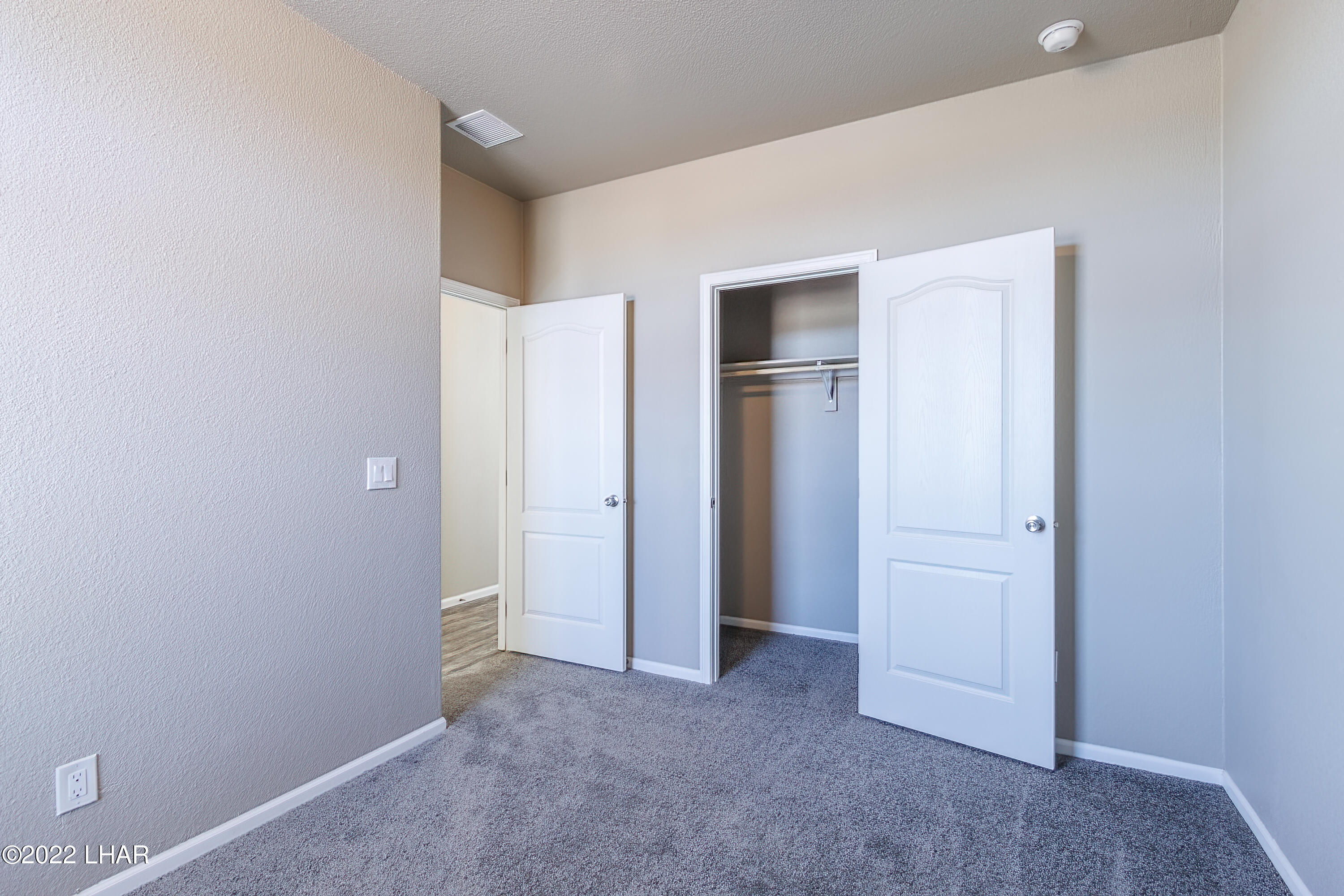 10739 South Paradise Trails Road Yucca, AZ 86438 - Photo 20 of 26 INT (13)