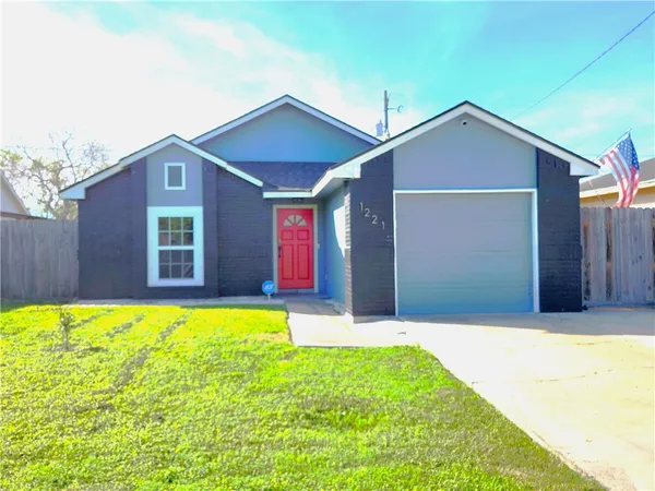 a front view of house with yard