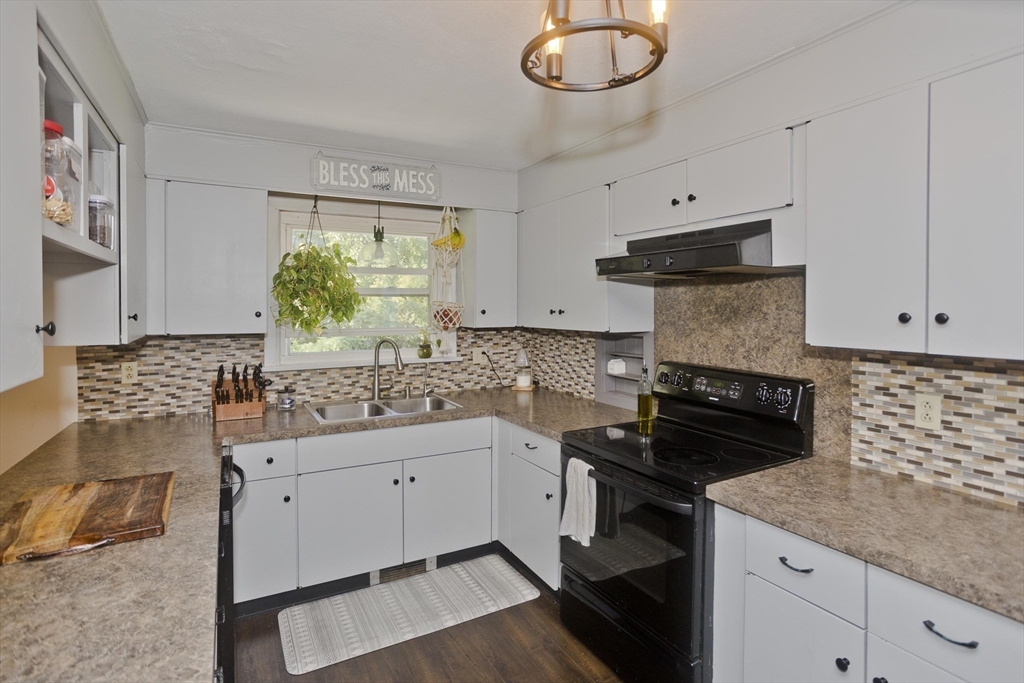 40 Strong Road Southampton, MA 01073 - Photo 4 of 30