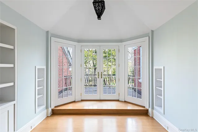 $10,750,000 | 393 Mill River Road, Oyster Bay, NY 11771