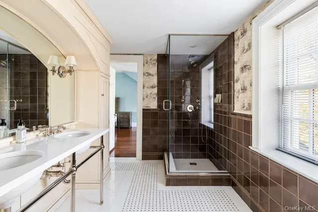 $10,750,000 | 393 Mill River Road, Oyster Bay, NY 11771