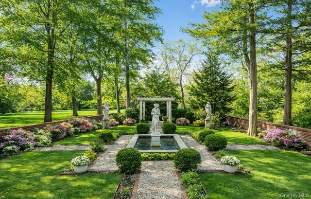 $10,750,000 | 393 Mill River Road, Oyster Bay, NY 11771