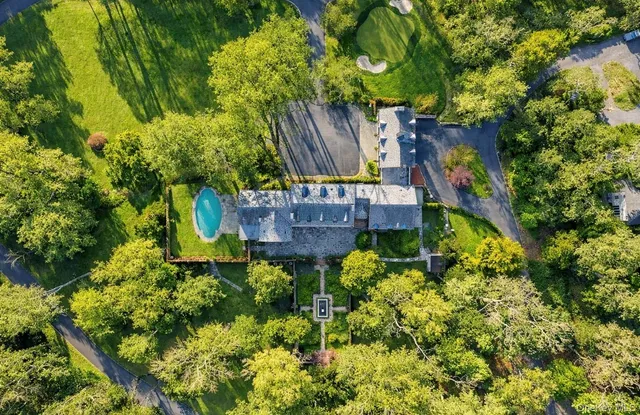 $10,750,000 | 393 Mill River Road, Oyster Bay, NY 11771