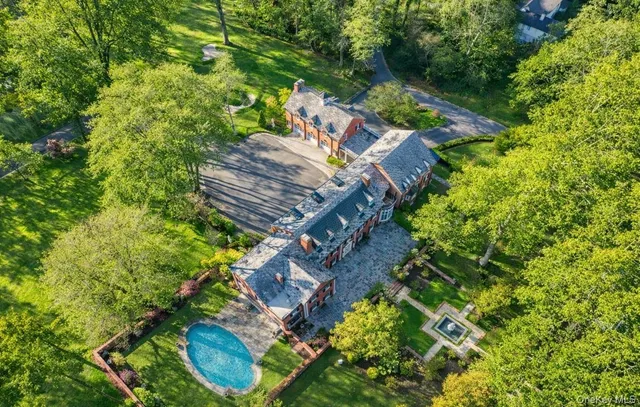 $10,750,000 | 393 Mill River Road, Oyster Bay, NY 11771