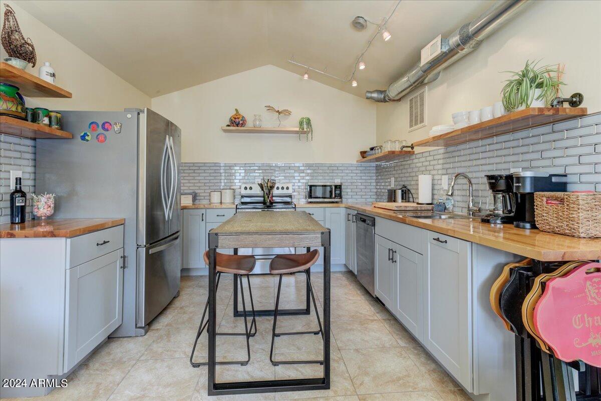 946 West Roma Avenue Phoenix, AZ 85013 - Photo 25 of 40 25-Casita Kitchen