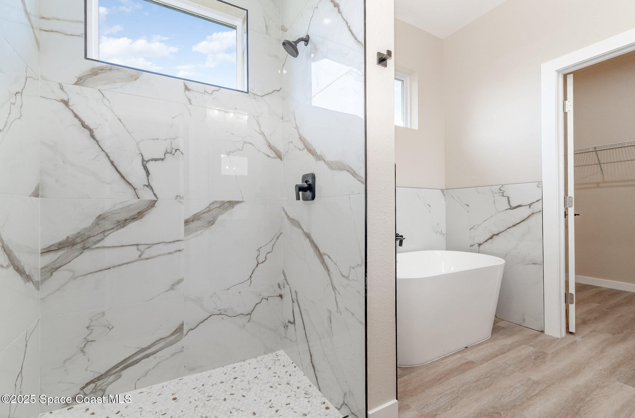15615 Southwest 49th Avenue Road Ocala, FL 34473 - Photo 13 of 23 a bathroom with a bathtub and shower
