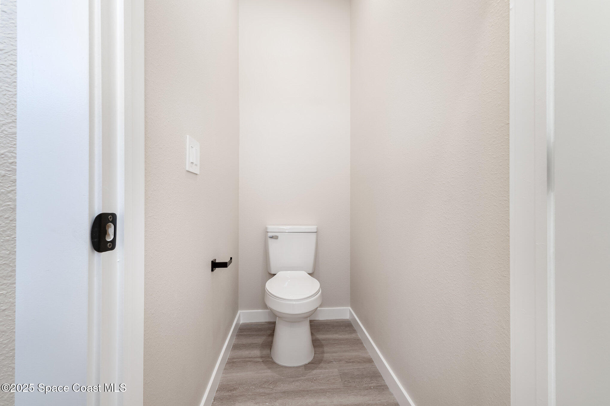 15615 Southwest 49th Avenue Road Ocala, FL 34473 - Photo 14 of 23 a bathroom with a toilet and a shower