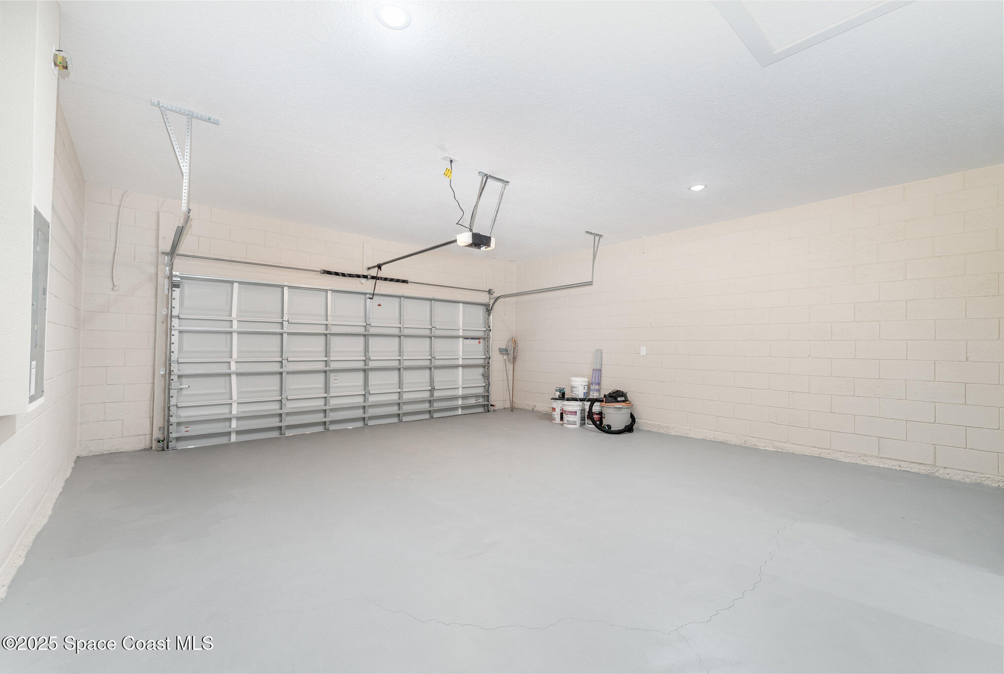 15615 Southwest 49th Avenue Road Ocala, FL 34473 - Photo 22 of 23 a view of a garage