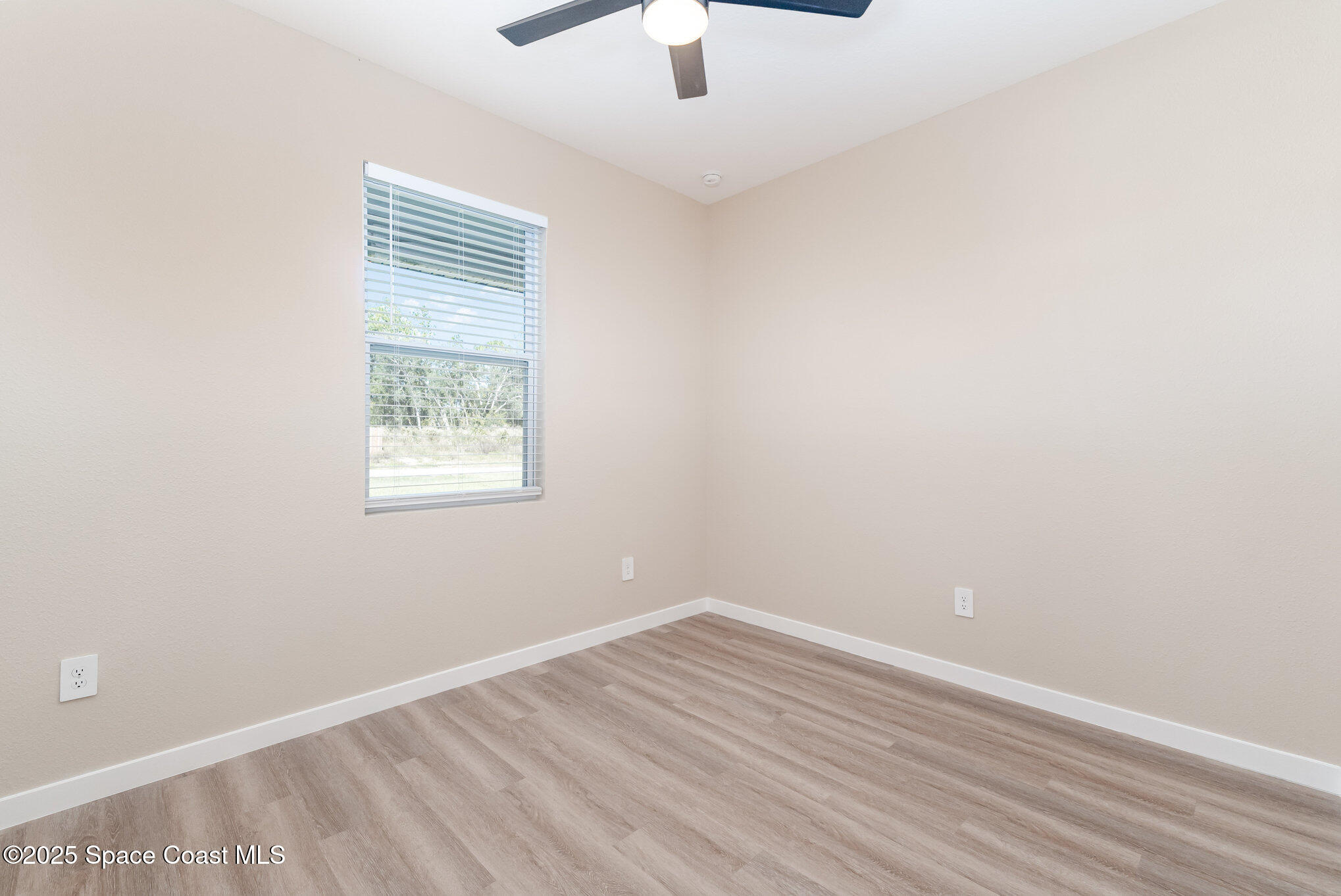 15615 Southwest 49th Avenue Road Ocala, FL 34473 - Photo 10 of 23 an empty room with a window and a ceiling fan