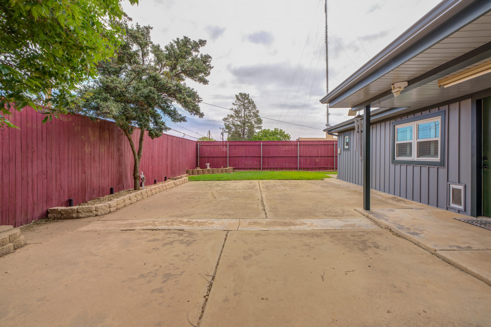 2608 74th Place Lubbock, TX 79423 - Photo 38 of 38 a view of a backyard of the house