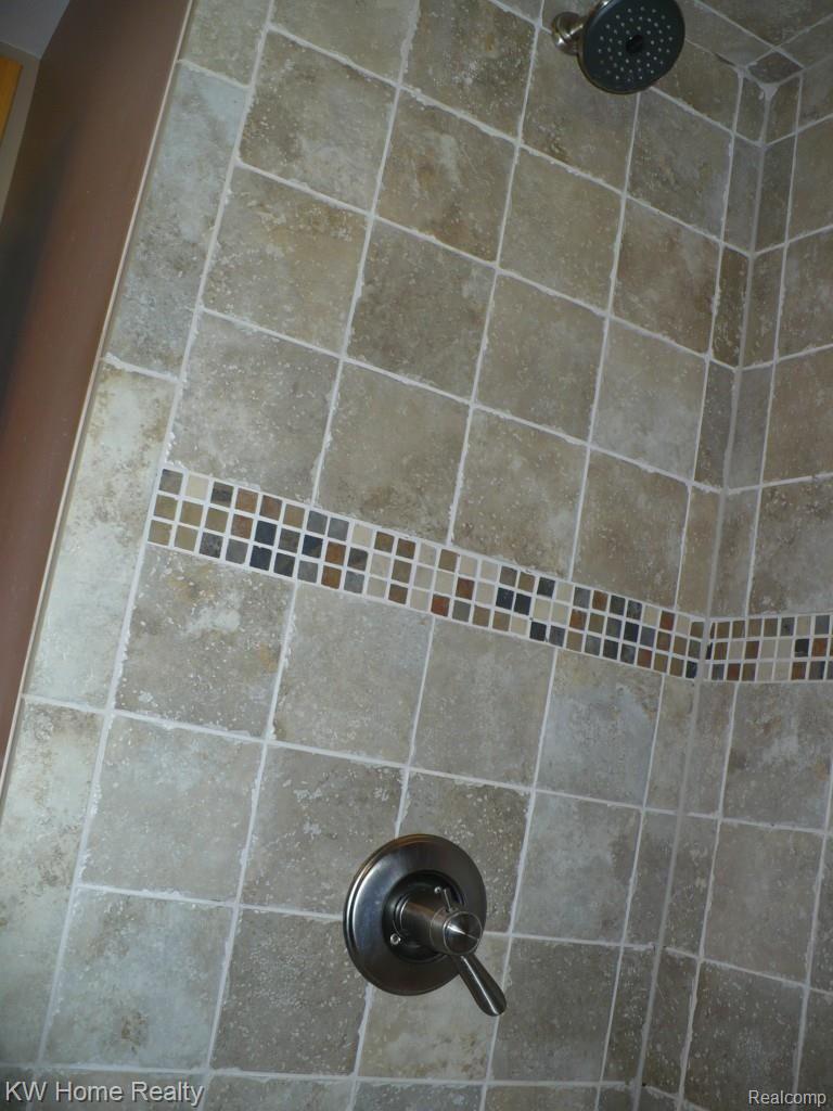 28315 Peppermill Road Farmington, MI 48331 - Photo 14 of 20 040.jpg