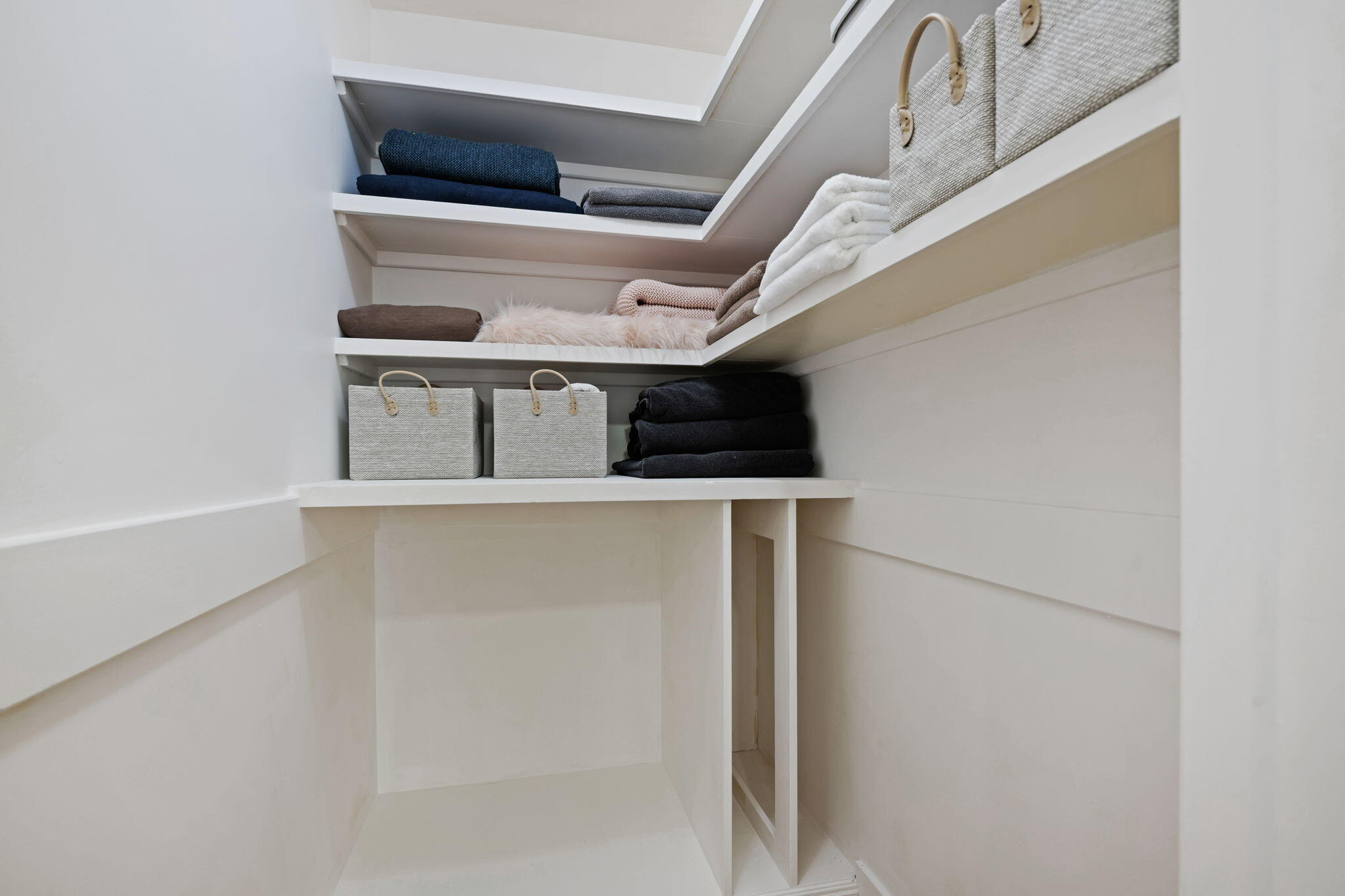 840 San Roque Road Santa Barbara, CA 93105 - Photo 30 of 68 Linen Closet