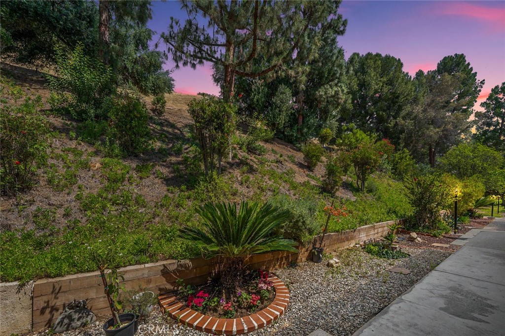 9735 Vía Roma Burbank, CA 91504 - Photo 5 of 36