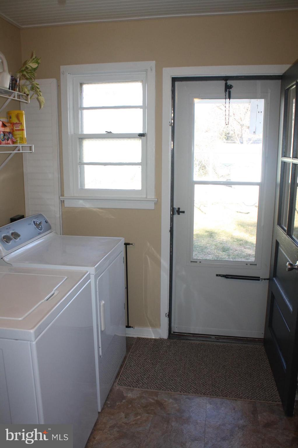 7 Sheldon Road Pemberton, NJ 08068 - Photo 27 of 32 Laundry room - access to back yard