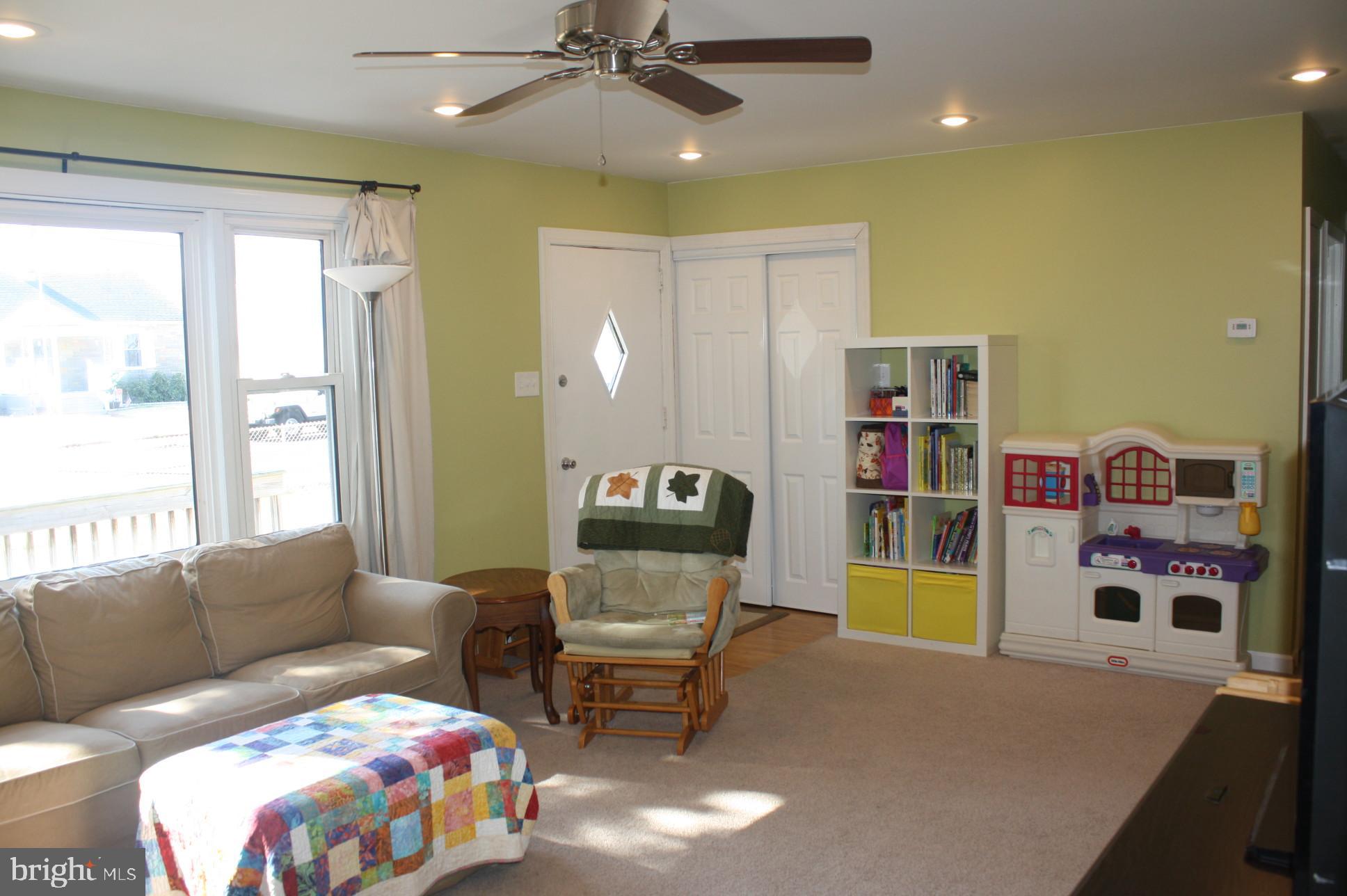 7 Sheldon Road Pemberton, NJ 08068 - Photo 6 of 32 Living rm - bright & sunny, ceiling fan