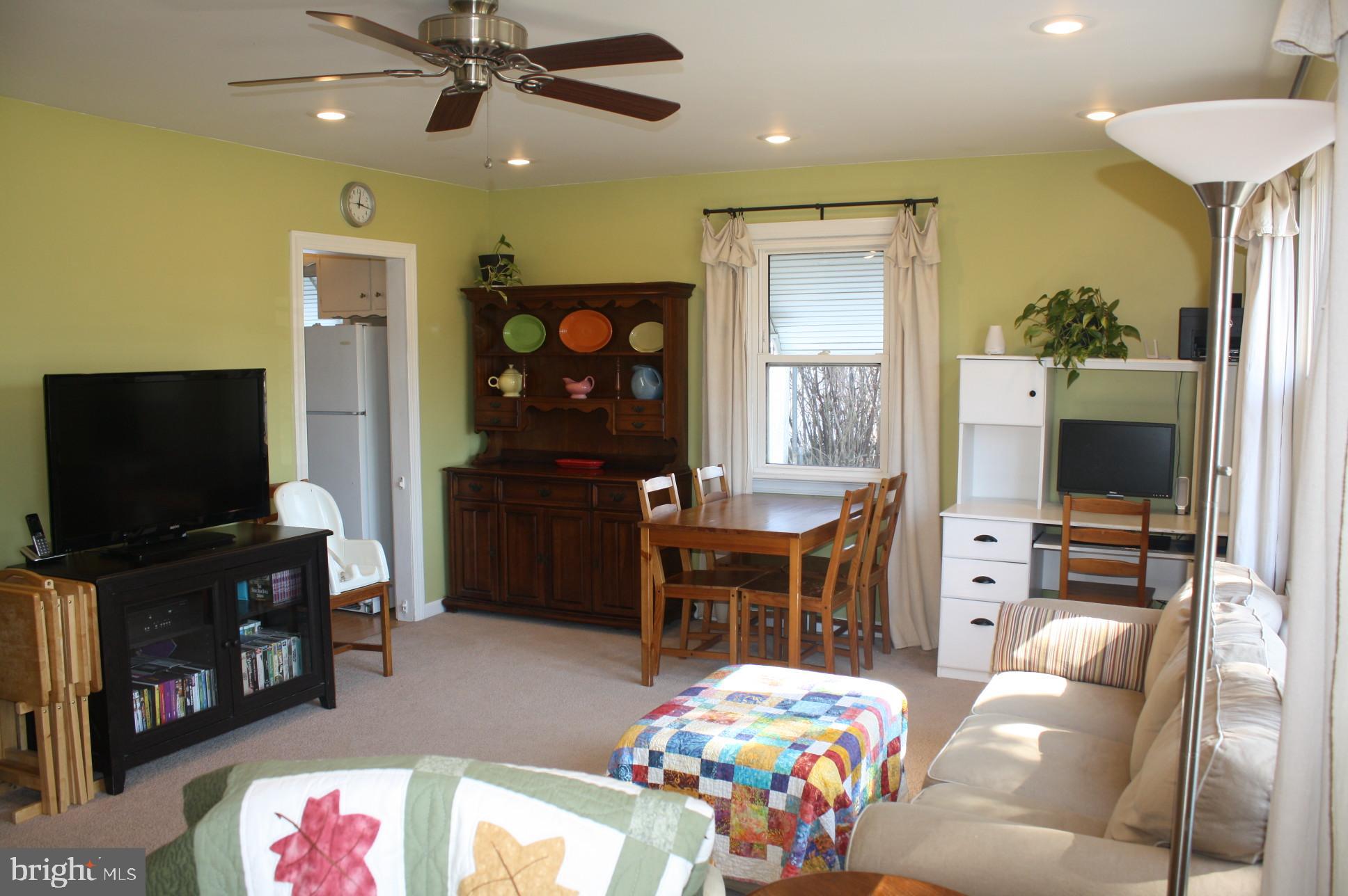 7 Sheldon Road Pemberton, NJ 08068 - Photo 9 of 32 Dining Area - Direct access to kitchen