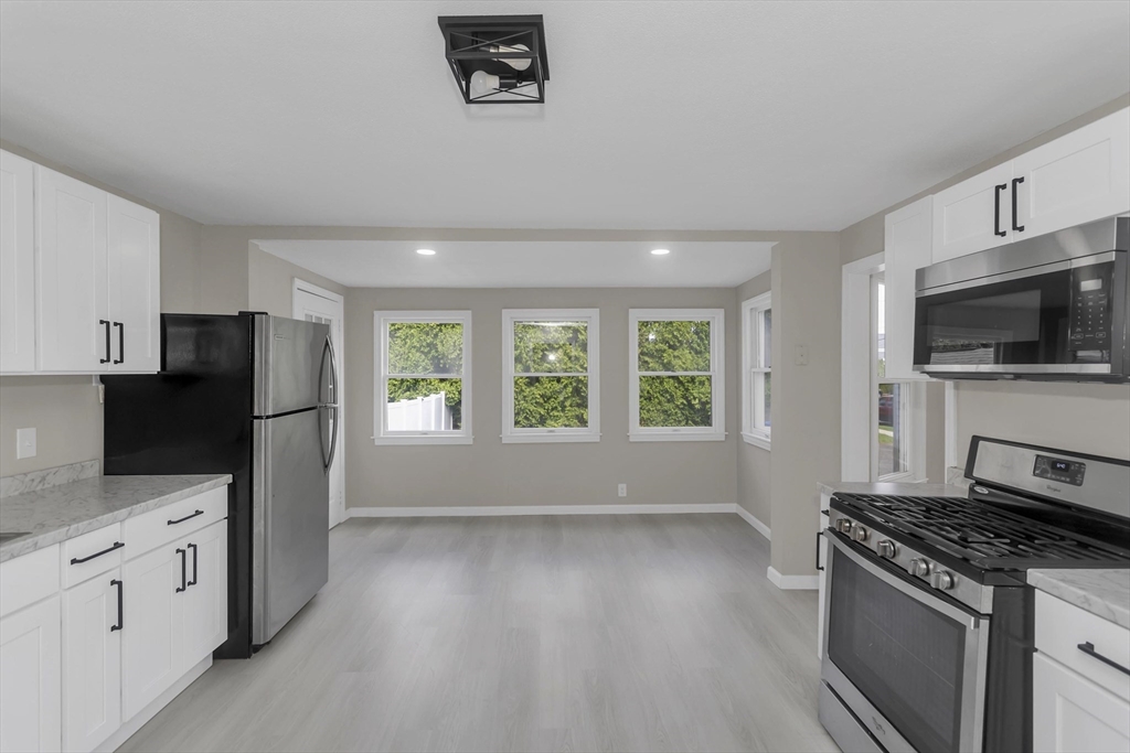 30-32 Fox Street West Springfield, MA 01089 - Photo 4 of 41