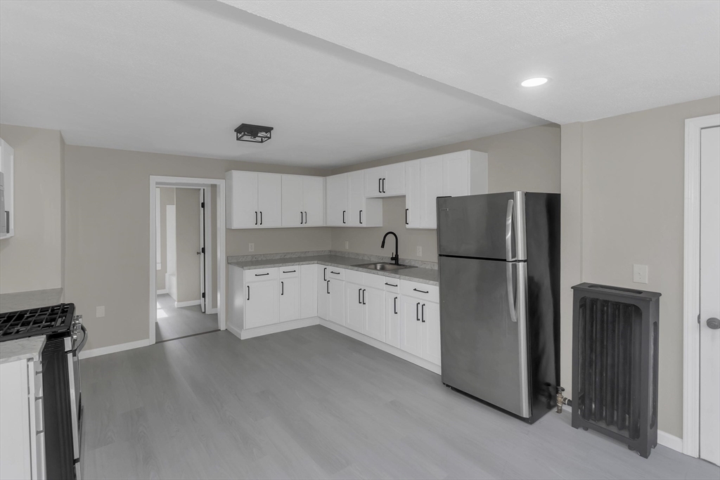 30-32 Fox Street West Springfield, MA 01089 - Photo 6 of 41