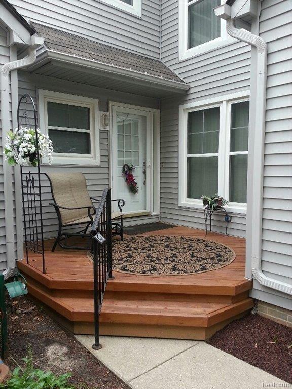 23075 Farmington Road, Unit 15 Farmington, MI 48336 - Photo 1 of 24 Exclusive Front Entry.jpg