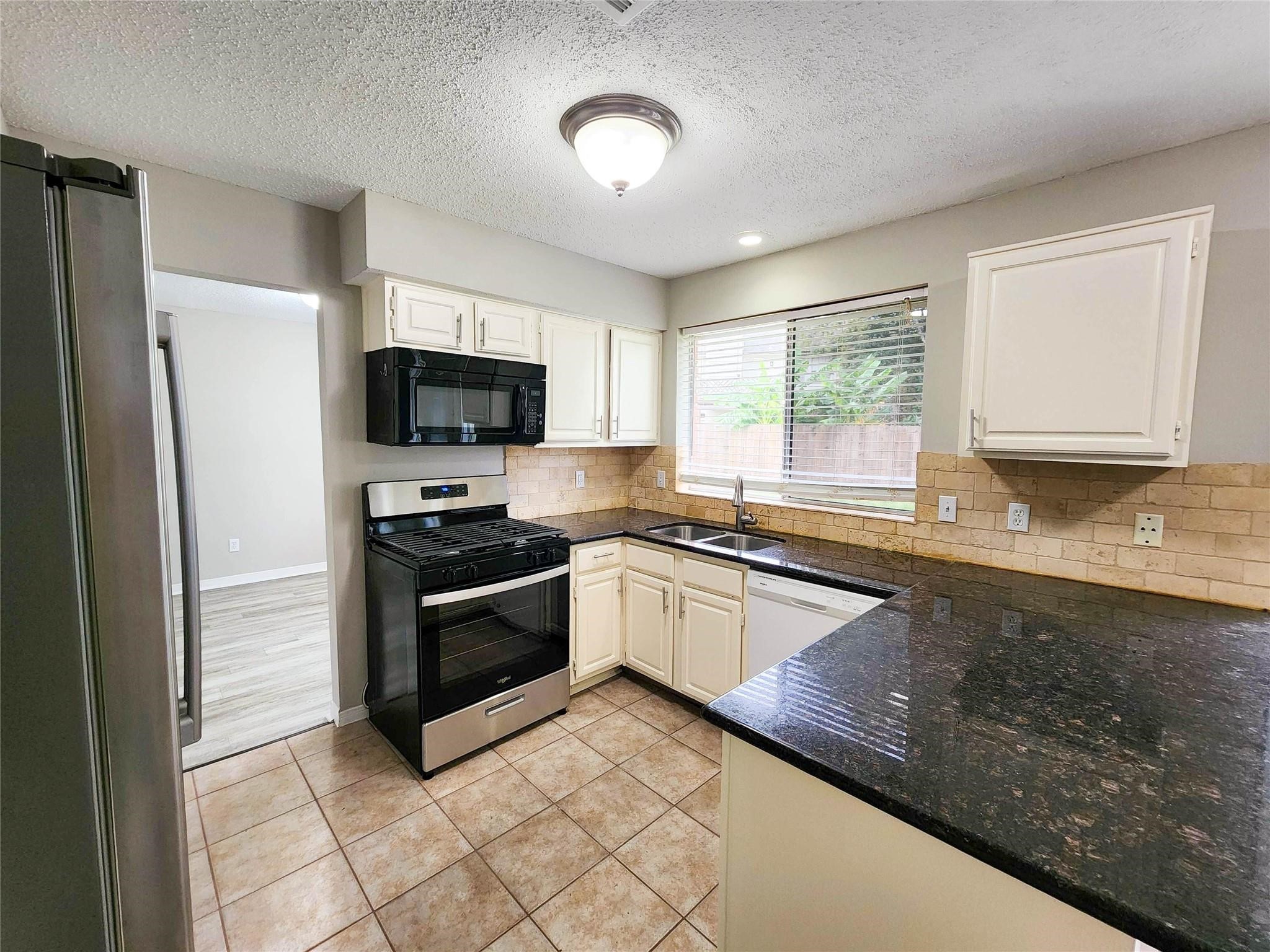 7863 Maple Brook Lane Houston, TX 77095 - Photo 7 of 26