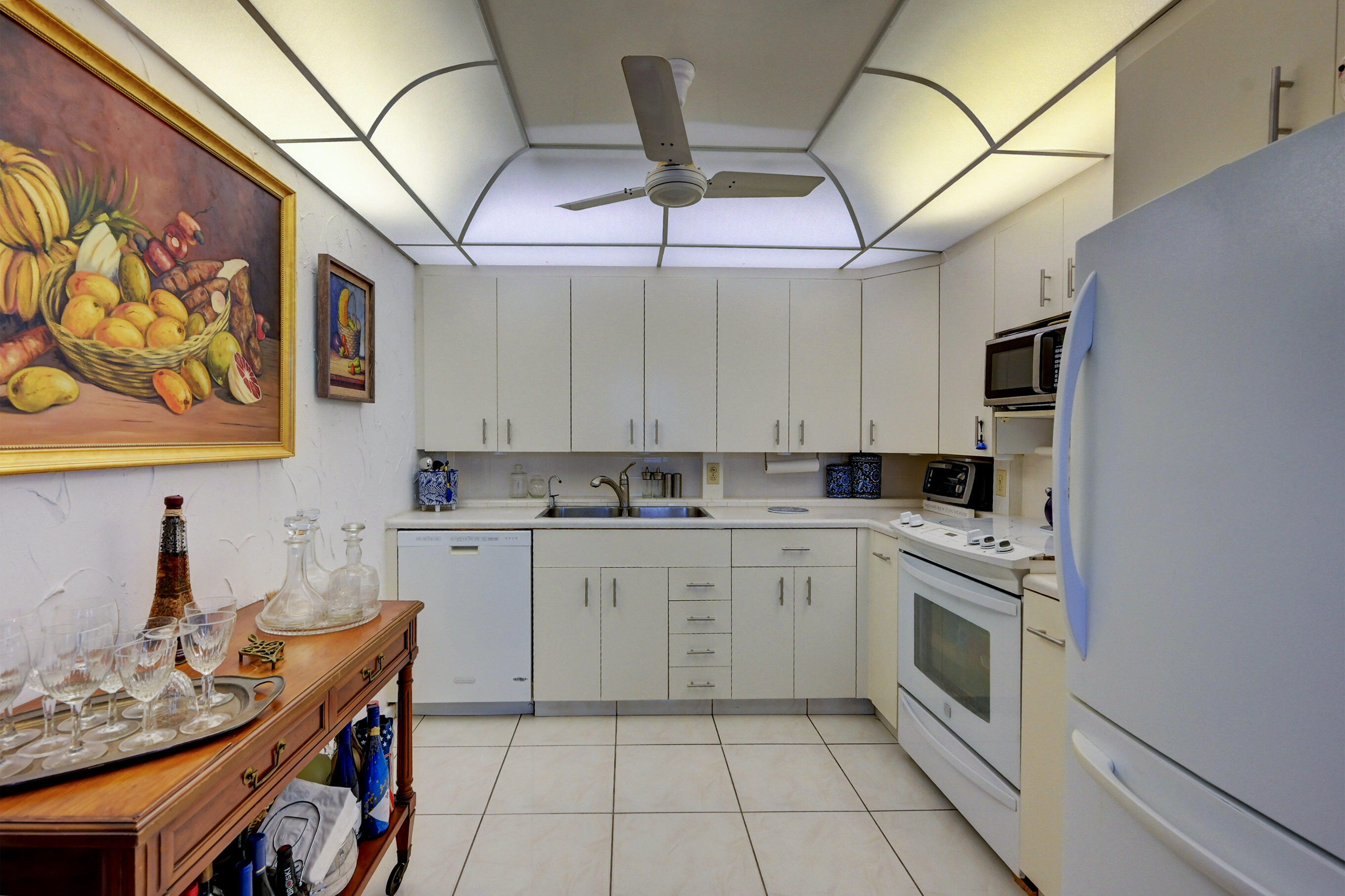 2049 Newcastle A, Unit 2049 Boca Raton, FL 33434 - Photo 12 of 24 a kitchen with cabinets and appliances