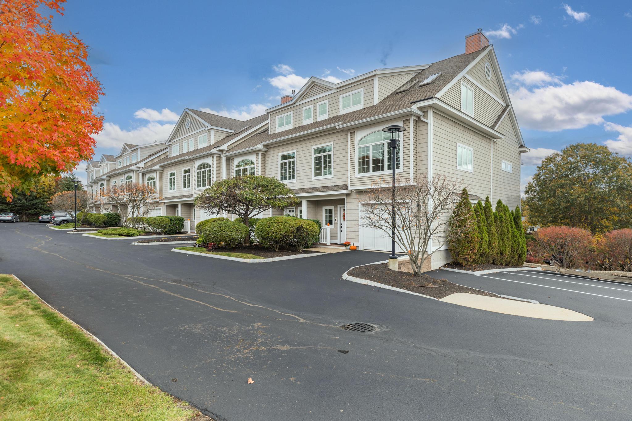 19 Bridge Street, Unit 1 Kittery, ME 03904 - Photo 3 of 44