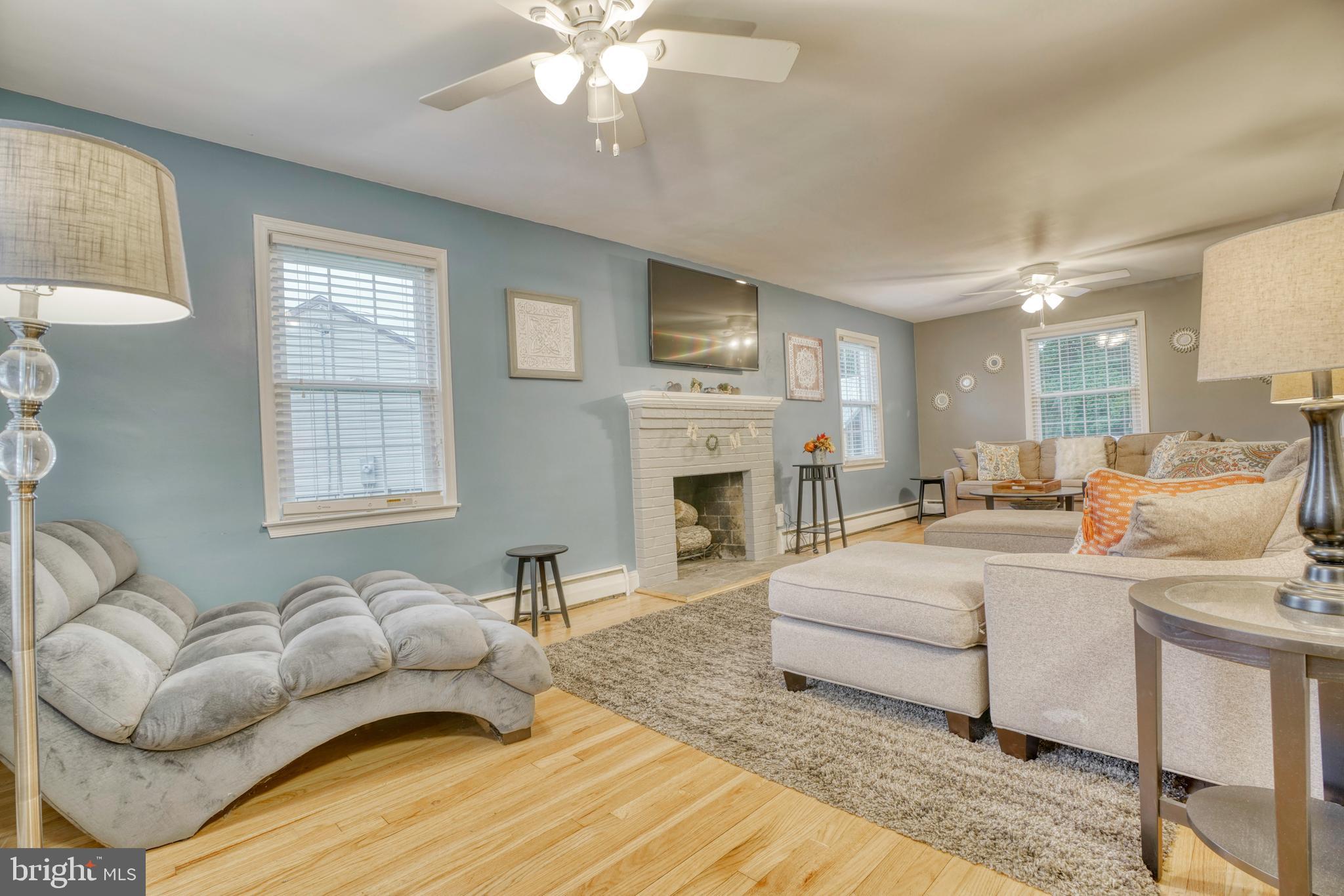 6702 Glenkirk Road Baltimore, MD 21239 - Photo 3 of 67 Living Room
