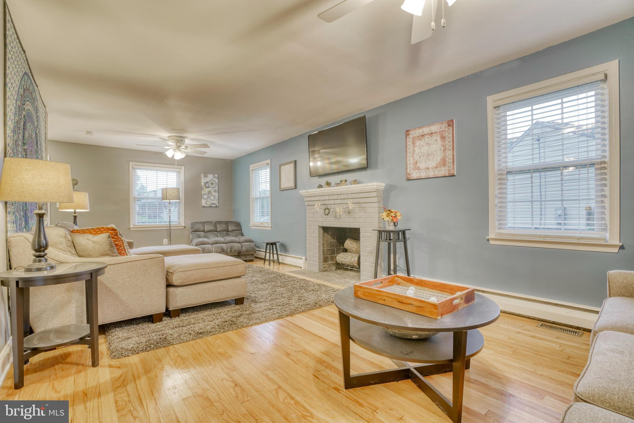 6702 Glenkirk Road Baltimore, MD 21239 - Photo 8 of 67 Living Room