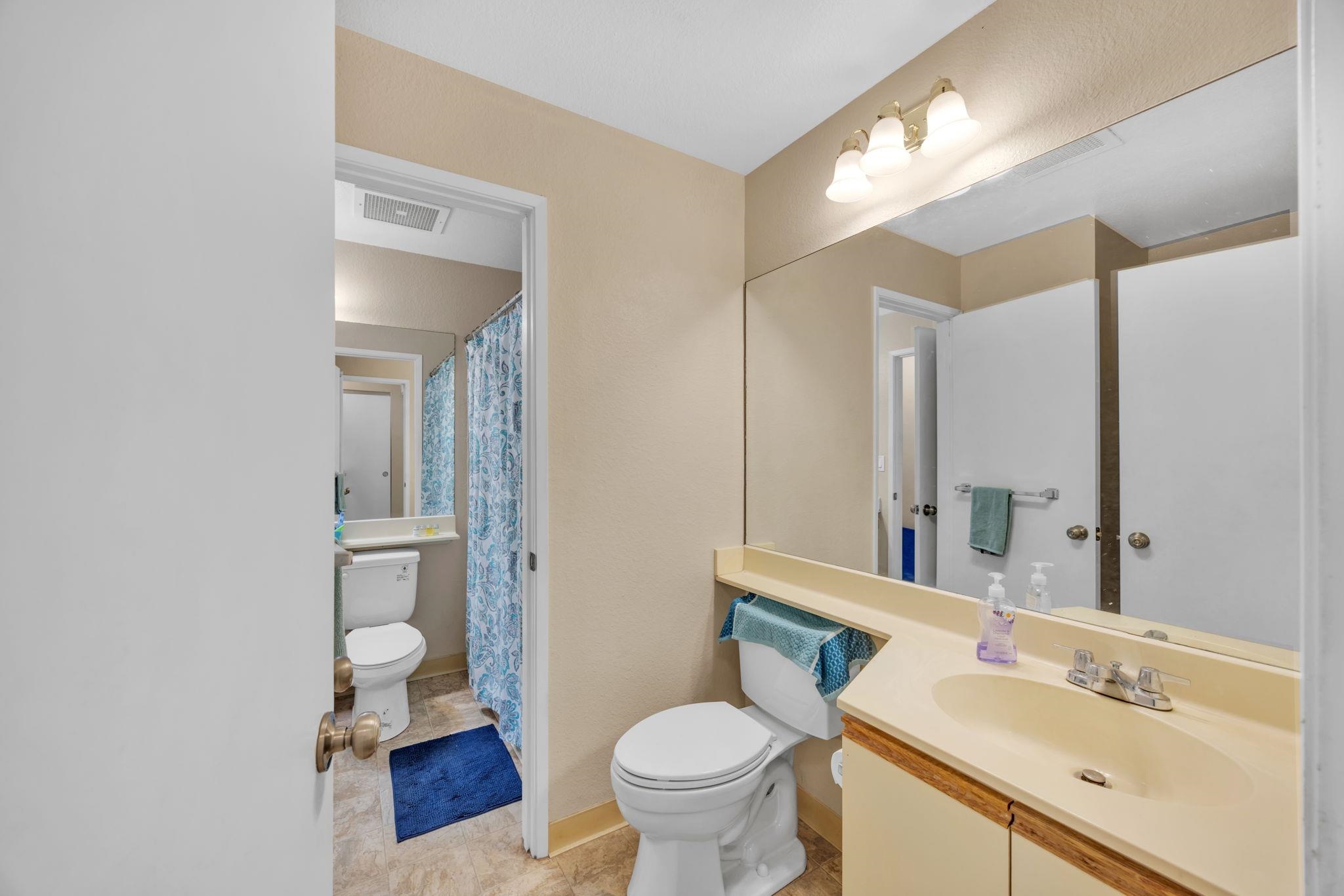 140 Uwapo Road, Unit 9202 Kihei, HI 96753 - Photo 19 of 31 a bathroom with a sink toilet and shower