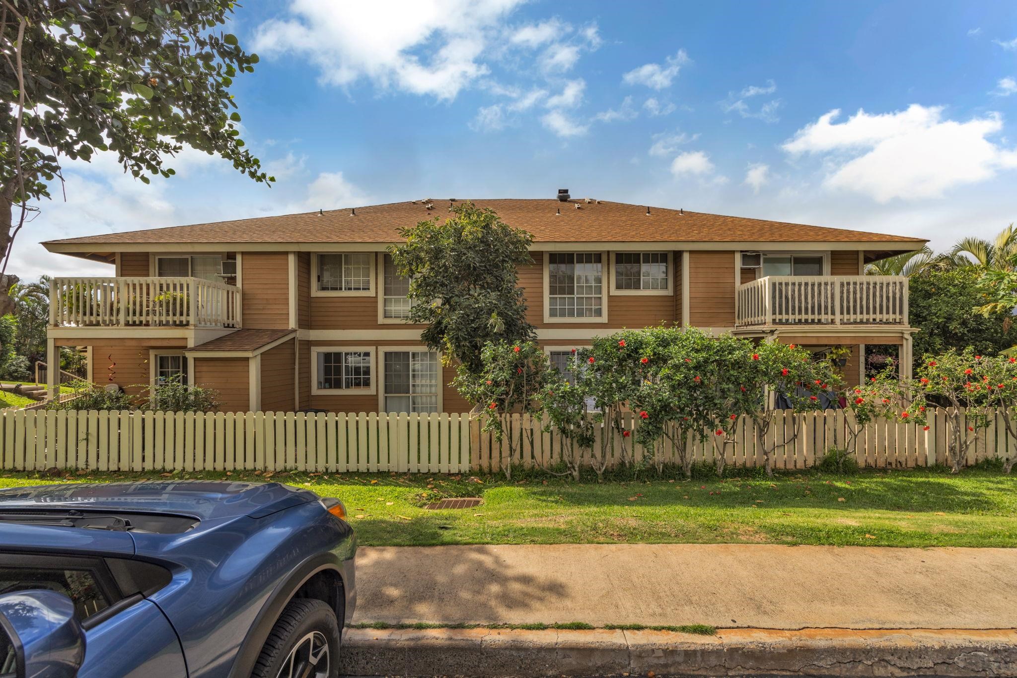 140 Uwapo Road, Unit 9202 Kihei, HI 96753 - Photo 3 of 31 a front view of a house with a garden
