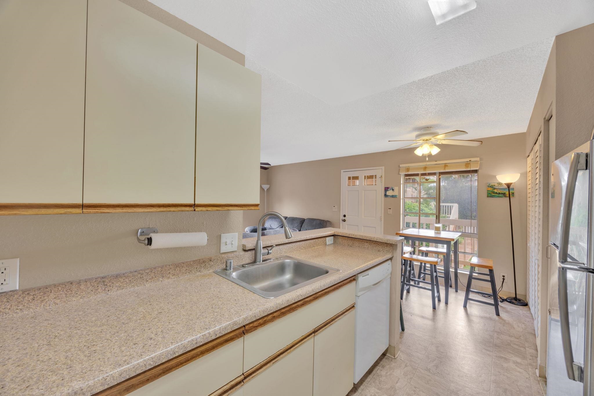 140 Uwapo Road, Unit 9202 Kihei, HI 96753 - Photo 5 of 31 a kitchen with sink and cabinets