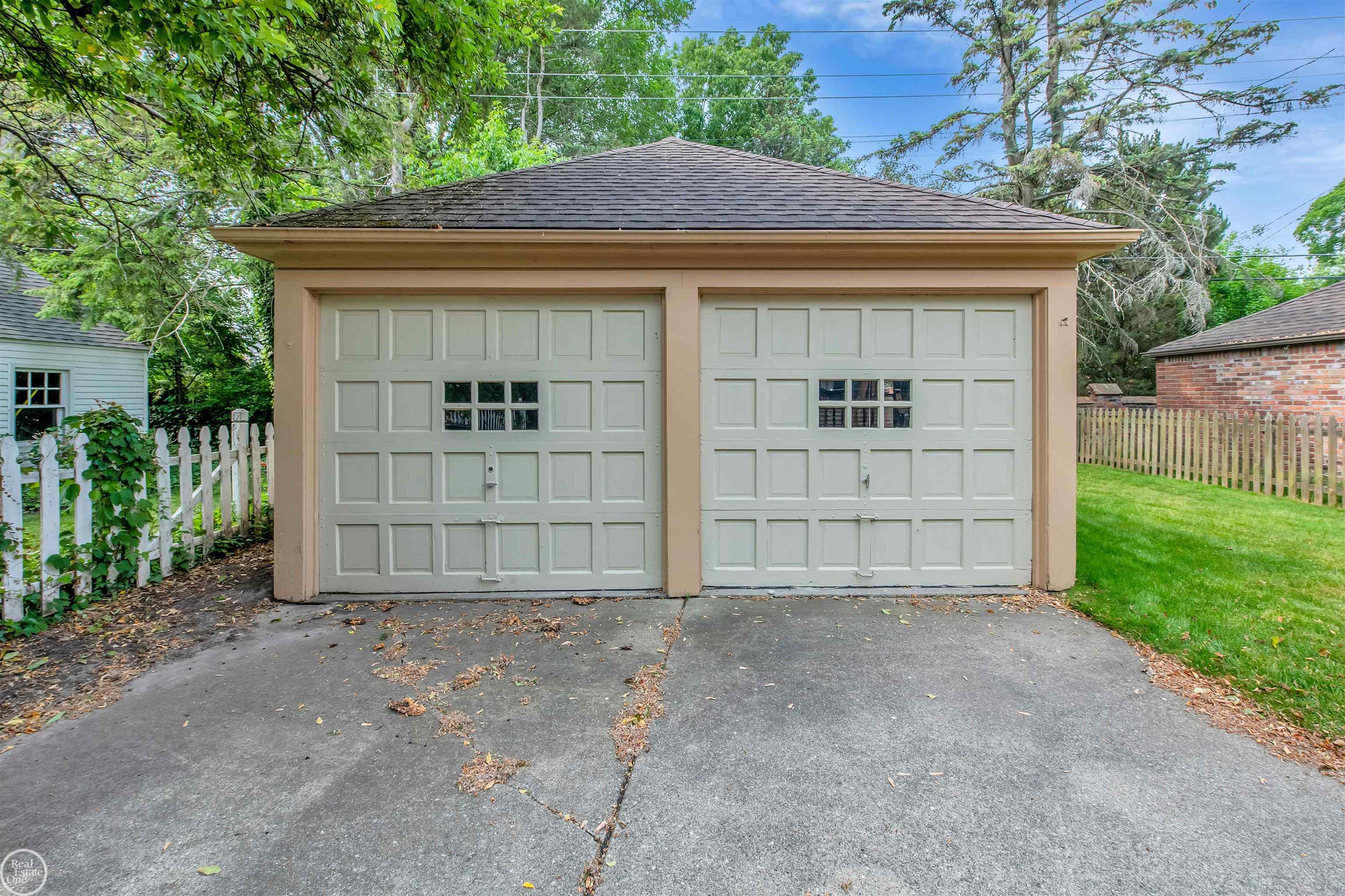 267 Moran Road Grosse Pointe, MI 48236 - Photo 41 of 42 50111427-40.JPG