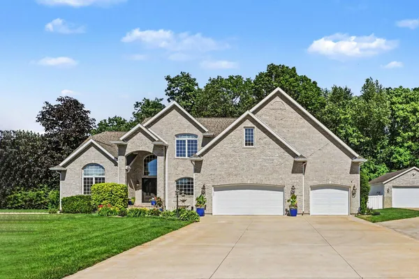 $915,000 | 68995 Eagle Cove Court, Edwardsburg, MI 49112