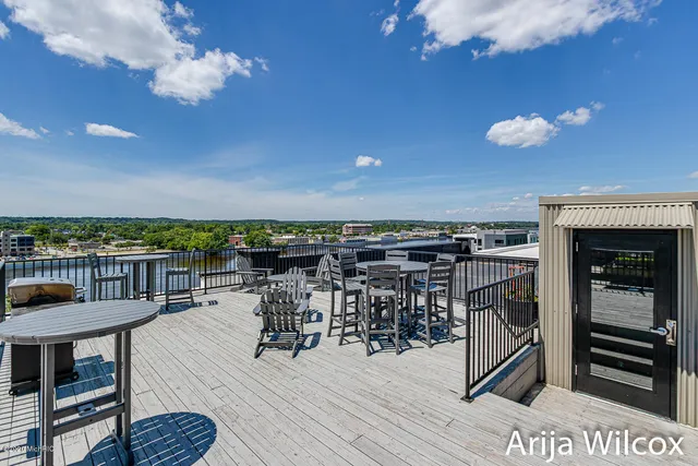 $357,900 | 940 Monroe Avenue Northwest, Unit 558, Grand Rapids, MI 49503