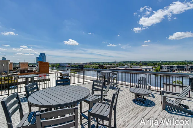 $357,900 | 940 Monroe Avenue Northwest, Unit 558, Grand Rapids, MI 49503