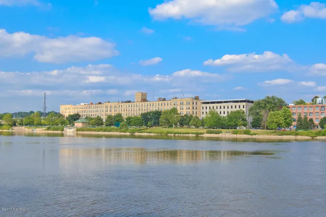 $357,900 | 940 Monroe Avenue Northwest, Unit 558, Grand Rapids, MI 49503