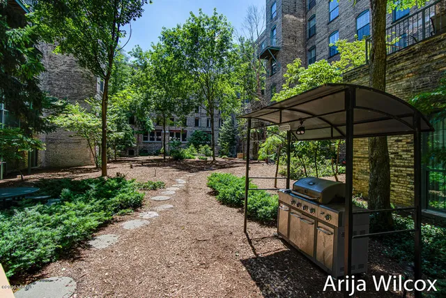 $357,900 | 940 Monroe Avenue Northwest, Unit 558, Grand Rapids, MI 49503