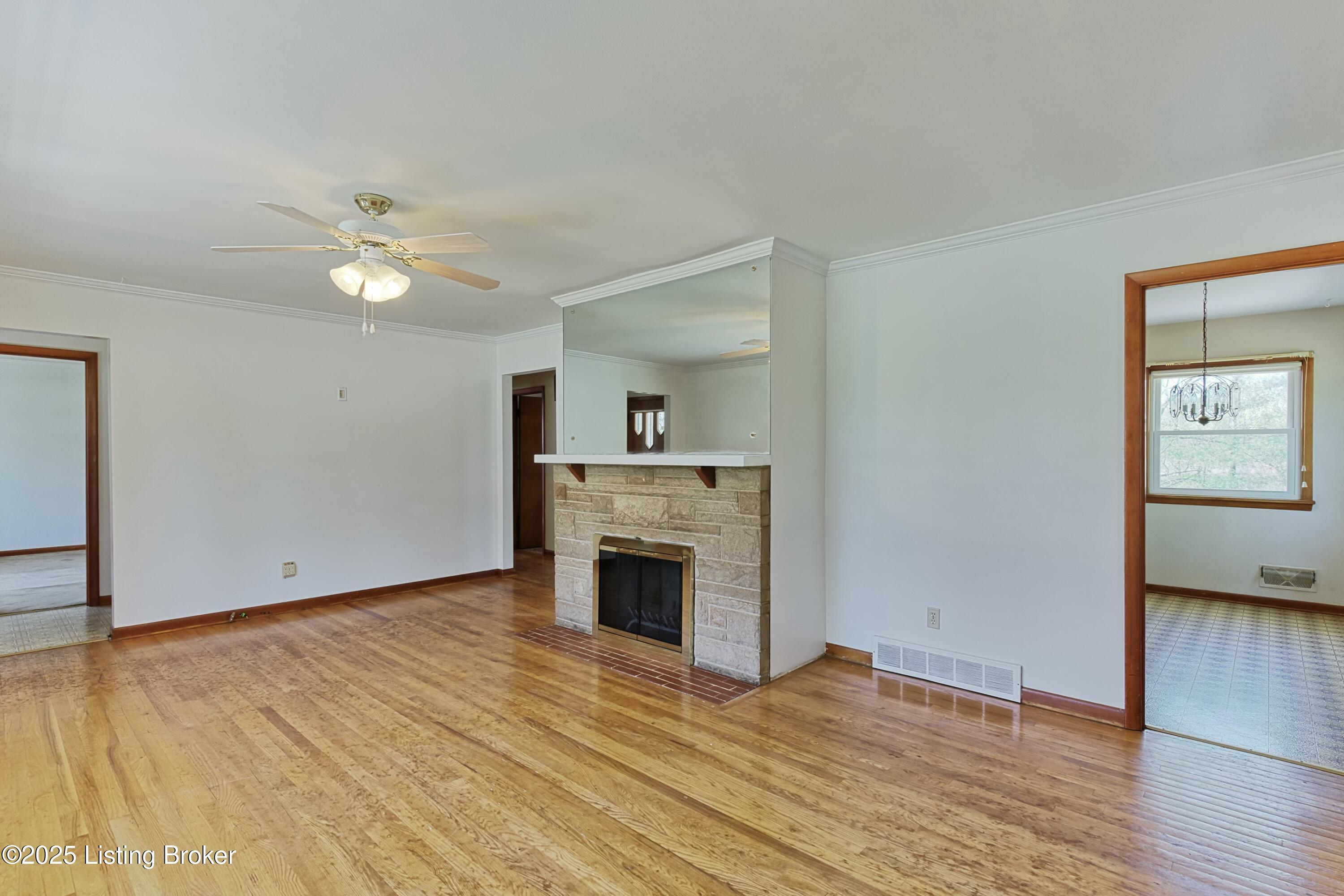 3212 Maple Road Jeffersontown, KY 40299 - Photo 6 of 33 Living room