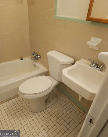 $995 | 6494 Lower Dixie Lake Road, Union City, GA 30291